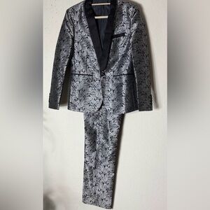 Tuxedo Suit Men's 32 Slim Fit  unknown designer  silver/black NWOT